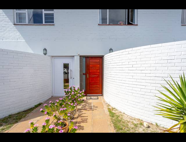 2 BEDROOM DUPLEX RENTED IN BERGVLIET